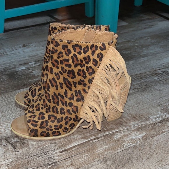 Cheetah/Leopard Open Toe Fringe Wedge - Picture 1 of 8